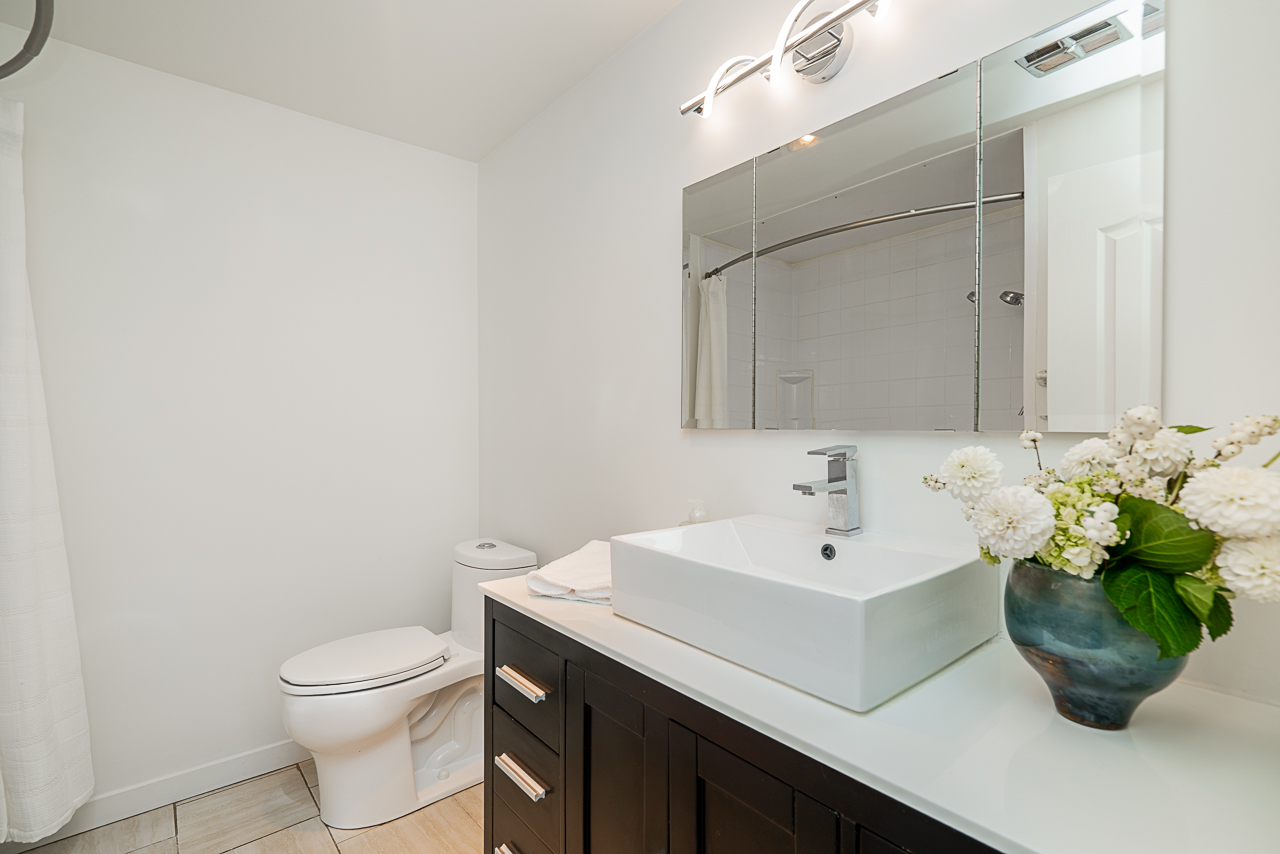 #305 – 2187 Bellevue Avenue